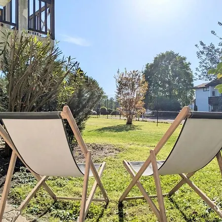 アパート T2 Near Lake,pool,terrace スーストン